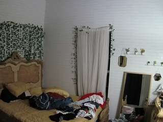 voyeurcam-hornyhostel-03