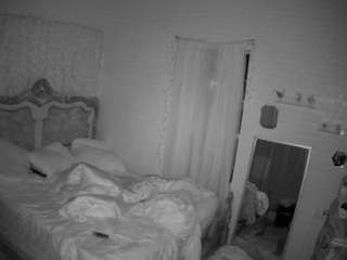 voyeurcam hornyhostel 03