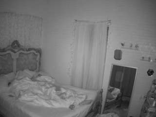 voyeurcam hornyhostel 03