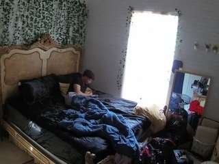 voyeurcam hornyhostel 03