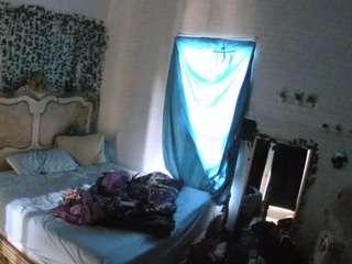 voyeurcam hornyhostel 03