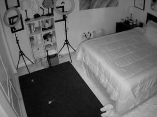 voyeurcam-hornyhostel-01