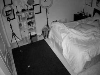 voyeurcam-hornyhostel-01