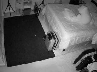 voyeurcam-hornyhostel-01