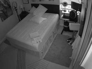 voyeurcam-hornyhostel-01