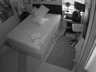 voyeurcam-hornyhostel-01