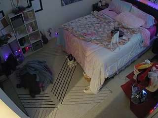 voyeurcam-hornyhostel-01