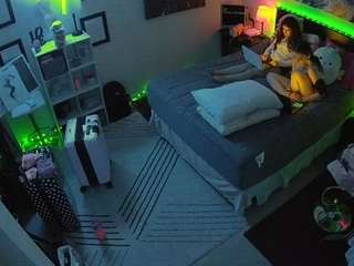 voyeurcam-hornyhostel-01