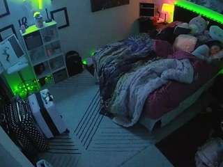voyeurcam-hornyhostel-01
