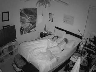 voyeurcam-hornyhostel-01
