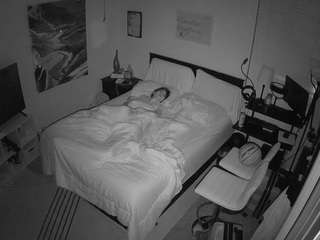 Ця модель зараз онлайн. voyeurcam-hornyhostel-01