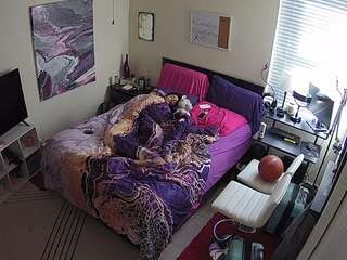 Acest model este live acum. voyeurcam-hornyhostel-01