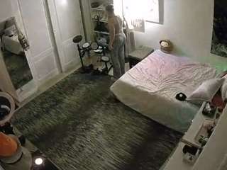 voyeurcam hornyhostel 02