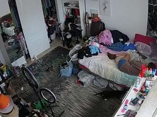 Ця модель зараз онлайн. voyeurcam-hornyhostel-02