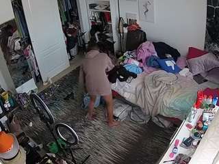 Ten model jest teraz na żywo. voyeurcam-hornyhostel-02