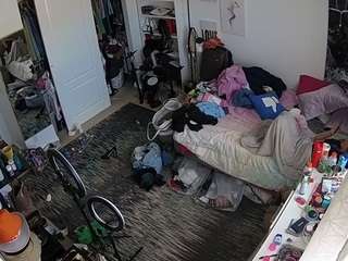 Model ini sedang live sekarang. voyeurcam-hornyhostel-02