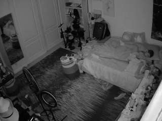 voyeurcam-hornyhostel-02