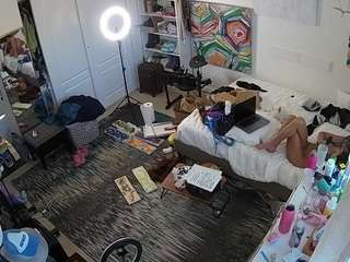 voyeurcam-hornyhostel-02