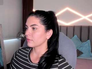 le modèle veronicalanz est en webcam porno dans un show sur le site camsoda, il possède les tags suivants: amateur,shaved,massage,mature,milf,naked,natural,no drinking,no smoking,oil,shaved-pussy,living room,solo,spank,squirter,strip,striptease,tease,voyeur,wet