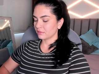 le modèle veronicalanz est en webcam porno dans un show sur le site camsoda, il possède les tags suivants: amateur,shaved,massage,mature,milf,naked,natural,no drinking,no smoking,oil,shaved-pussy,living room,solo,spank,squirter,strip,striptease,tease,voyeur,wet