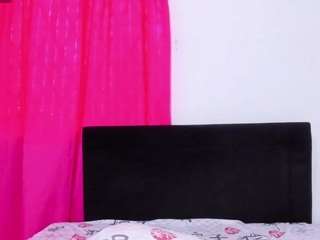 emyandaxel Live Webcam on CamSoda