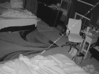 voyeurcam-baileybase-room