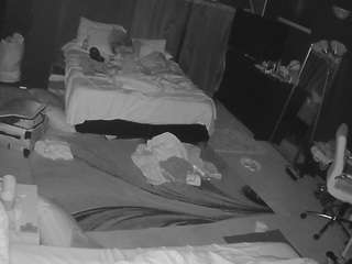 voyeurcam-baileybase-room
