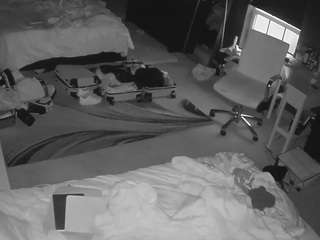voyeurcam-baileybase-room