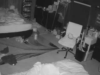 voyeurcam-baileybase-room