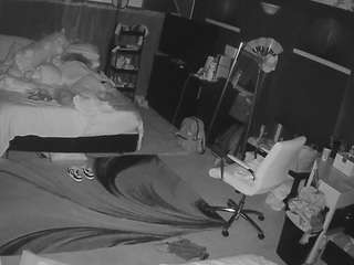 voyeurcam-baileybase-room