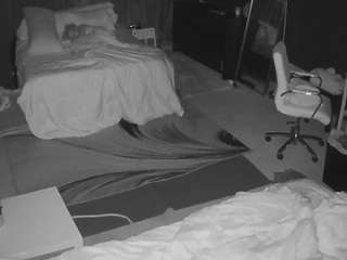 Live stream of voyeurcam-baileybase-room