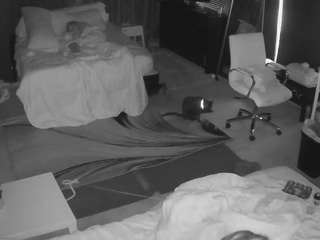 Live stream of voyeurcam-baileybase-room