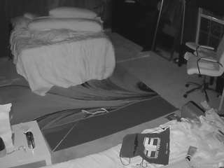 voyeurcam-baileybase-room