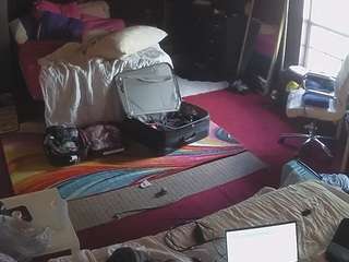 هذا النموذج مباشر الآن. voyeurcam-baileybase-room