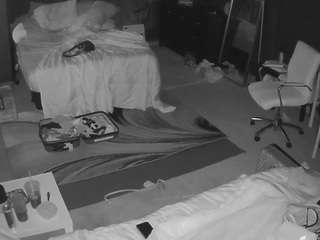 هذا النموذج مباشر الآن. voyeurcam-baileybase-room