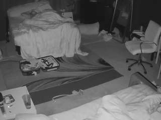 هذا النموذج مباشر الآن. voyeurcam-baileybase-room