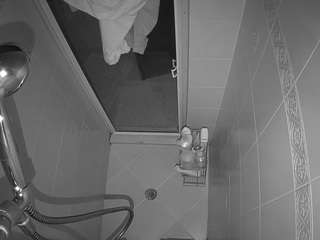 voyeurcam-baileybase-shower