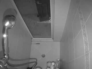voyeurcam-baileybase-shower