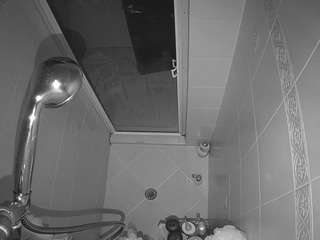 voyeurcam-baileybase-shower camsoda