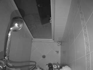 voyeurcam-baileybase-shower camsoda
