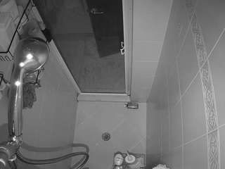 voyeurcam-baileybase-shower webcam model