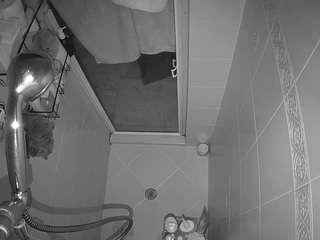voyeurcam-baileybase-shower