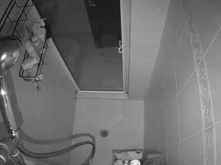 voyeurcam-baileybase-shower camsoda