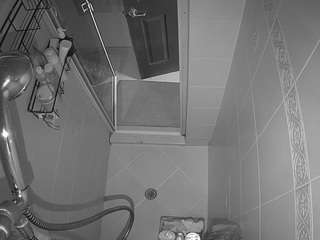 voyeurcam-baileybase-shower