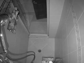 voyeurcam-baileybase-shower