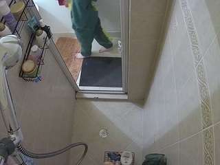 voyeurcam-baileybase-shower camsoda