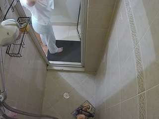 voyeurcam-baileybase-shower