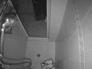 voyeurcam-baileybase-shower