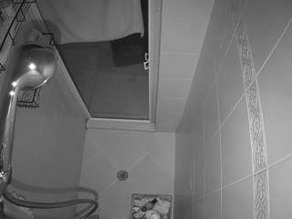 voyeurcam-baileybase-shower