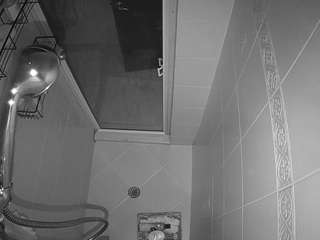 voyeurcam-baileybase-shower